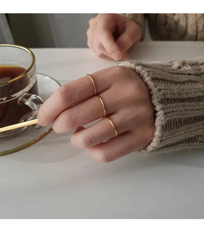 Smooth Circle White/Rose Silver Pinky Finger Ring